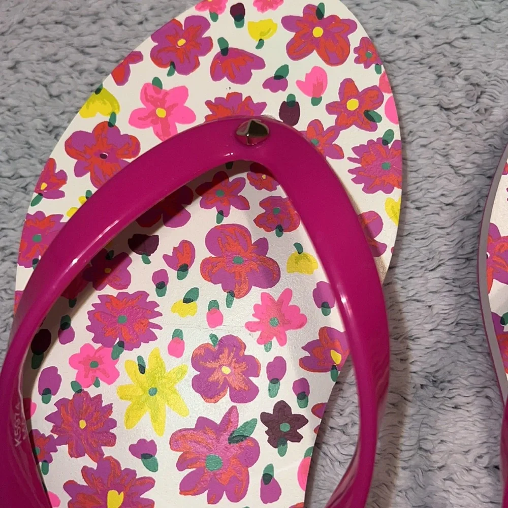 Women's Kate Spade NEW pink/floral flip flops, sandals,  sz 6